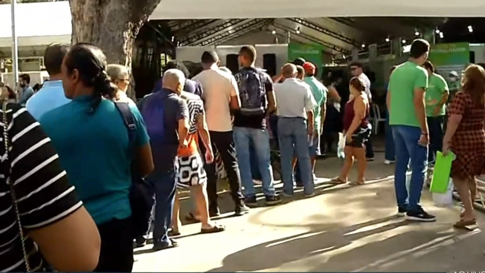 Mutirão na Praça José de Alencar oferece vagas de emprego e serviços gratuitos em Fortaleza