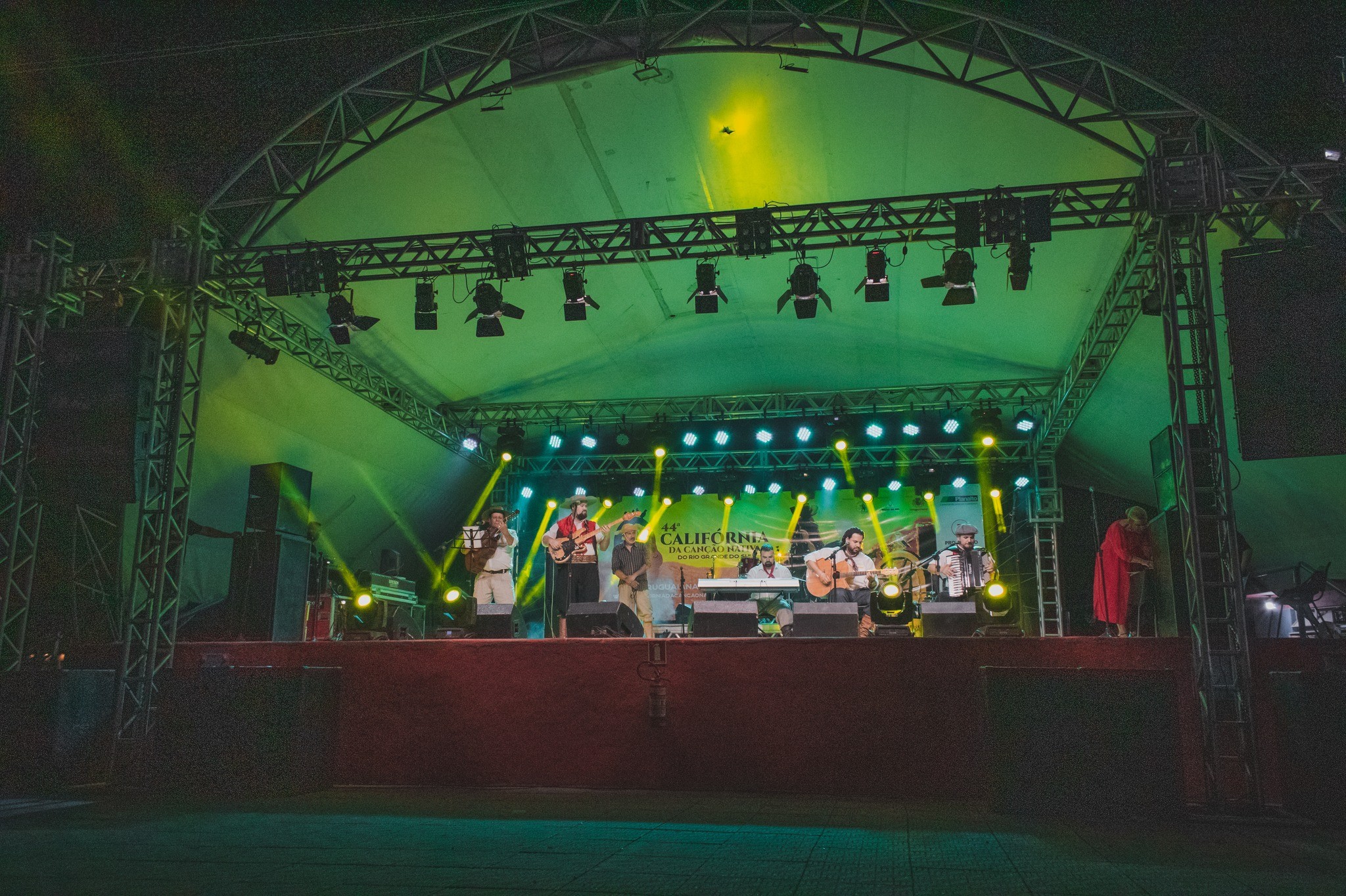 IA na Mira: Festival Nativista do RS Desclassifica Músicas 'Falsas' e Músico Revela Bastidores!