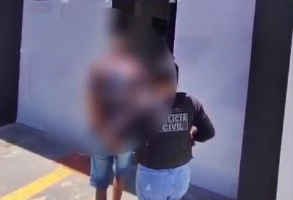 Homem é preso no AP suspeito de ameaçar filha com facão e perseguir ex-companheira 