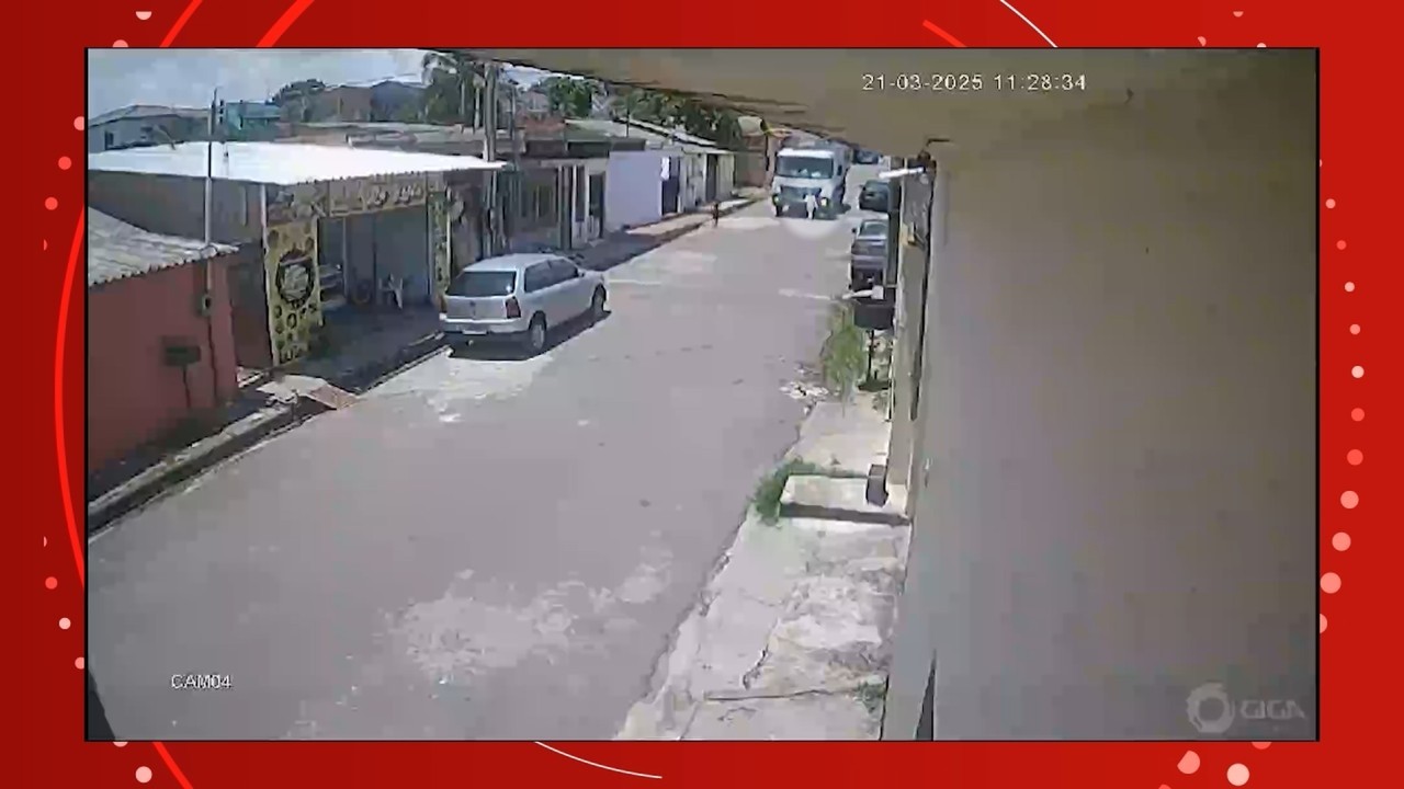 VÍDEO: Criança de 6 anos morre após ser atropelada por caminhão de lixo em Manaus