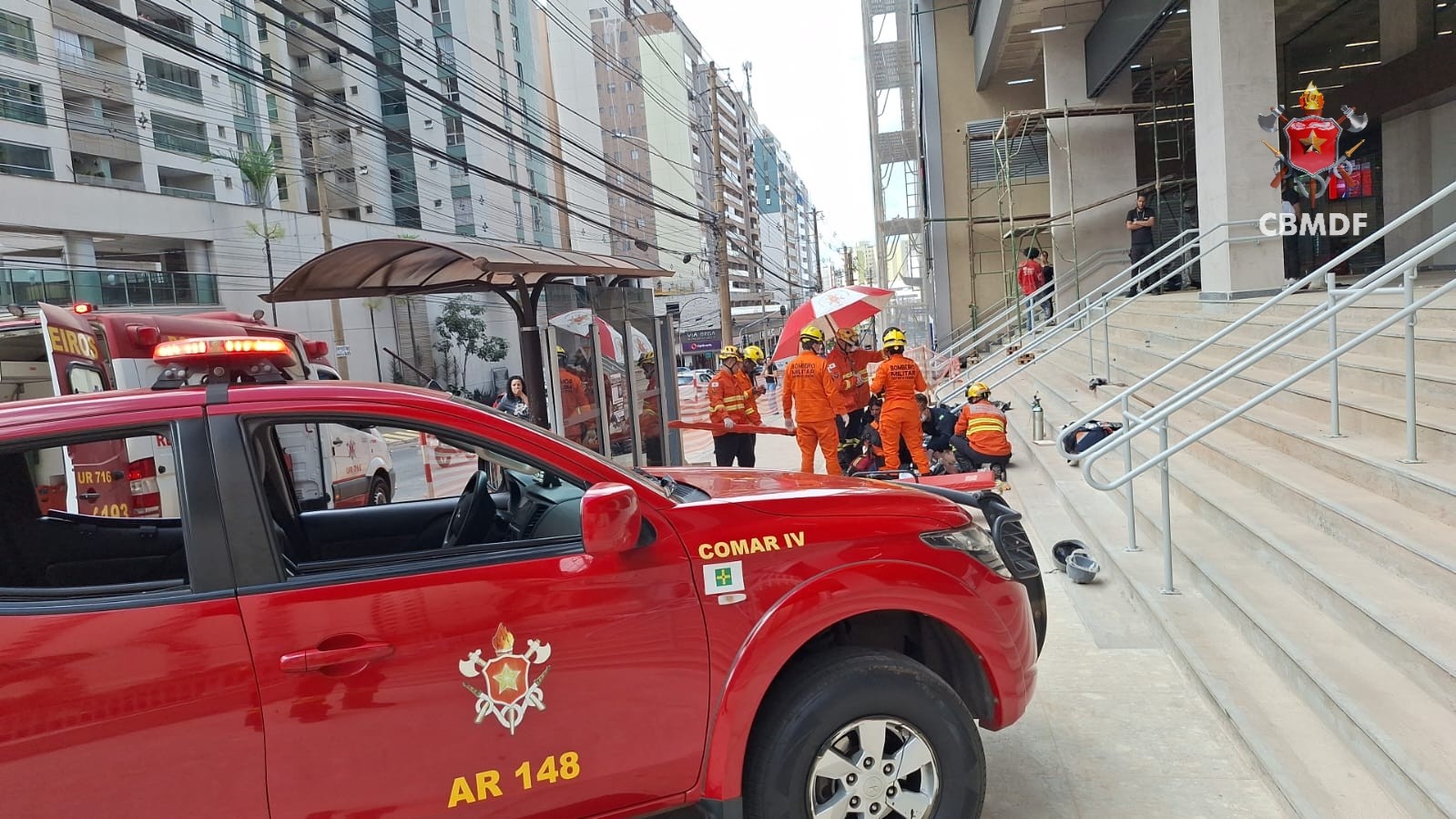 Homem cai de andaime em obra de supermercado em Águas Claras, no DF 