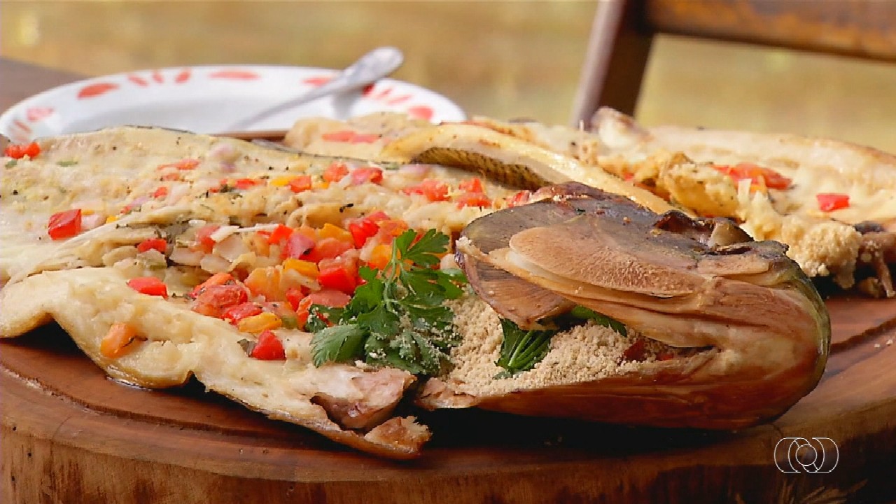 Tambaqui no fogo de chão: Jornal do Campo ensina preparo com vinagrete e gengibre