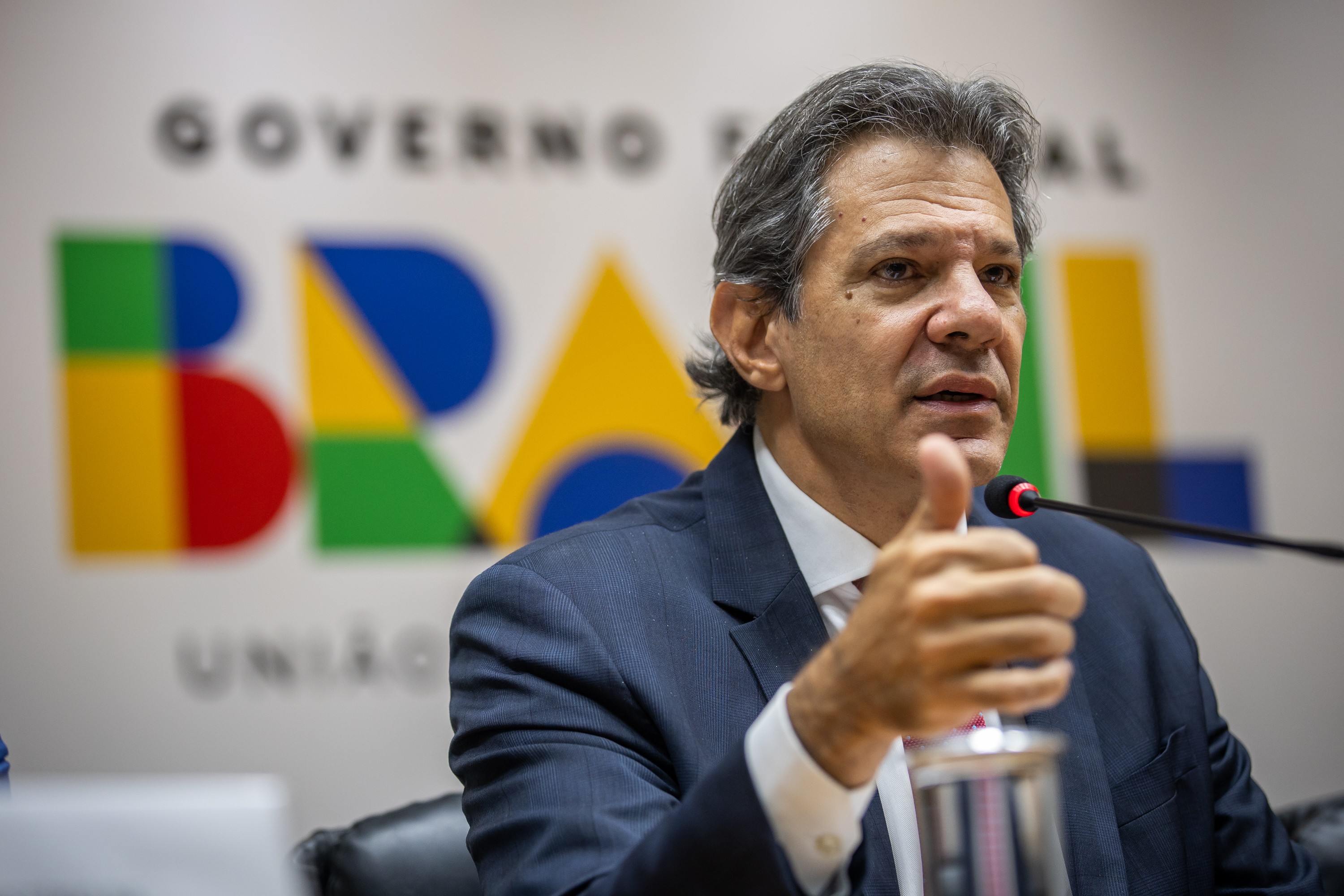 EUA querem impor ao Brasil solução legalmente impossível, diz Haddad sobre tarifaço