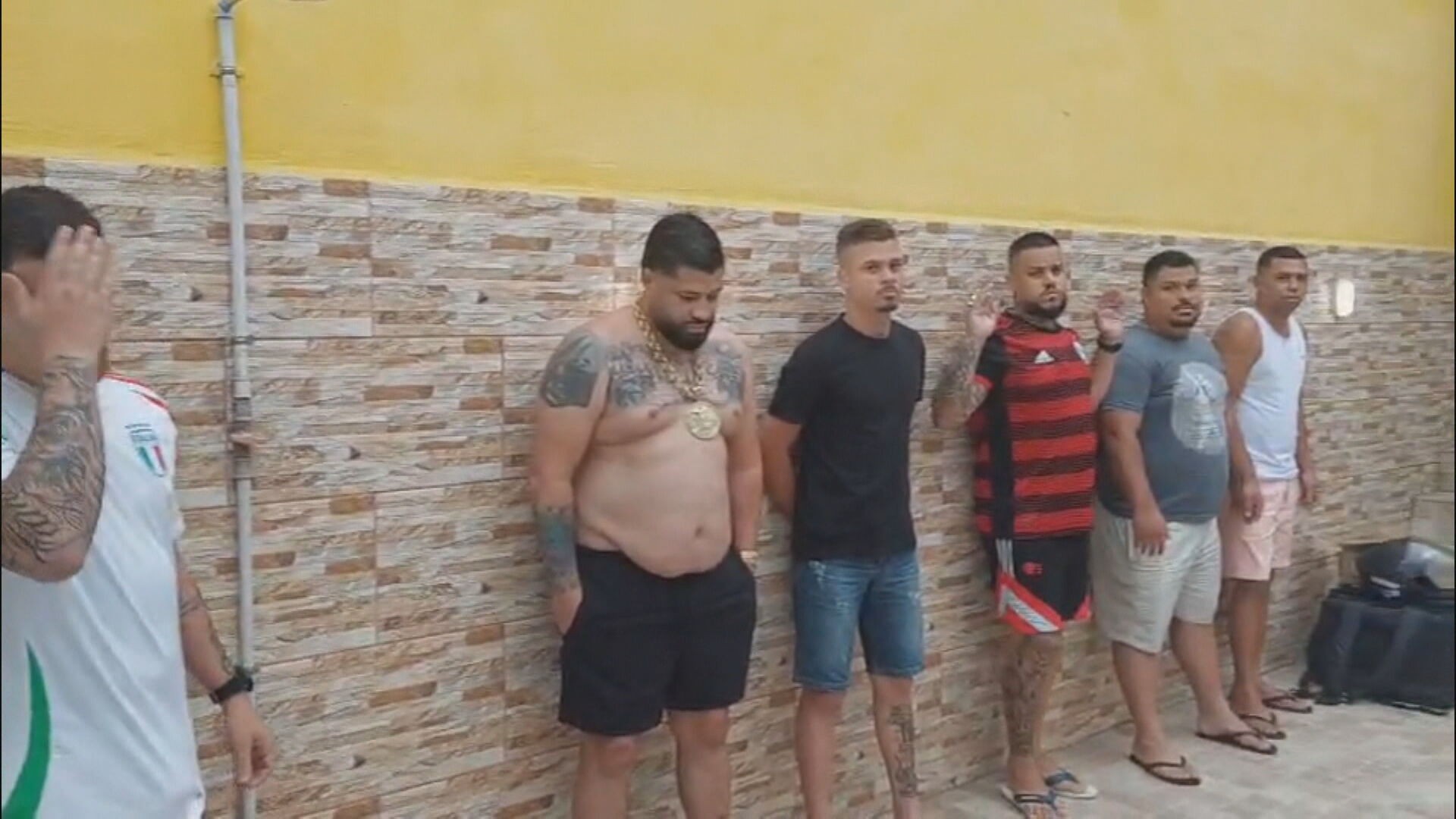 Fim de festa: Polícia Civil flagra churrasco de milicianos em Santa Cruz e prende 7