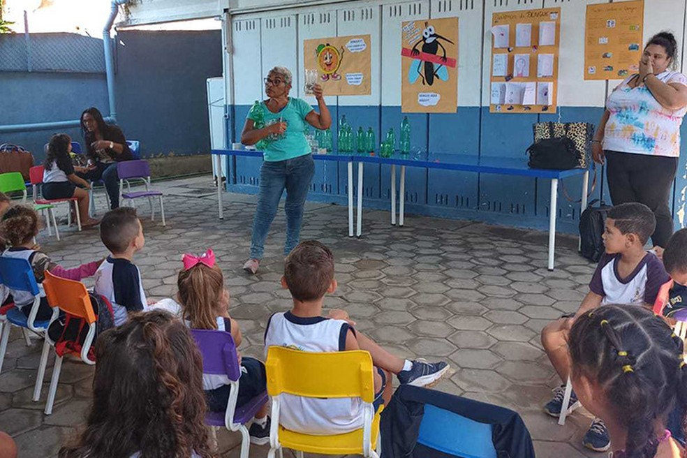 Crianças de escola pública de Campos aprendem a fazer armadilhas contra o mosquito da dengue  — Foto: Secretaria de Educação de Campos/Prefeitura