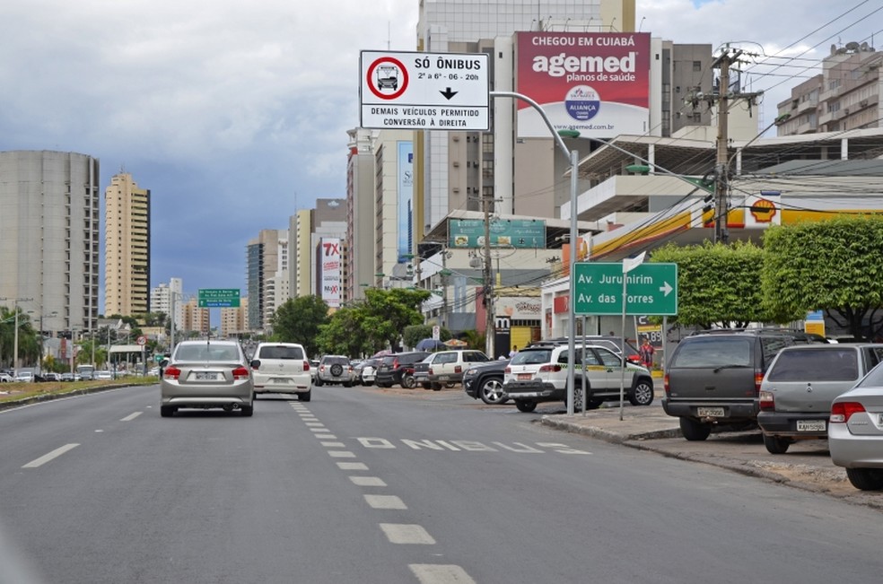 Corredor exclusivo de ônibus na Avenida Historiador Rubens de Mendonça (Av. do CPA), em Cuiabá — Foto: Michel Alvim/Prefeitura de Cuiabá