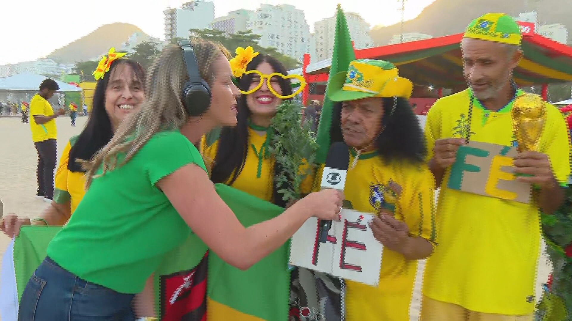 Torcedores começam a chegar a Copacabana e ao Alzirão para acompanhar Brasil x Haiti
