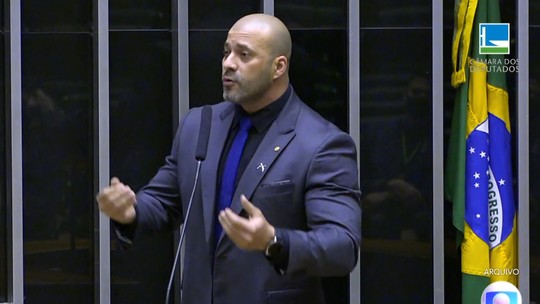 Moraes pede imagens de circuito interno de prisão para apurar visitas irregulares a Daniel Silveira - Ministro recebeu no gabinete informações de que visitas a Silveira estariam ocorrendo em horários diferentes dos demais presos, e sem registro oficial na unidade prisional.