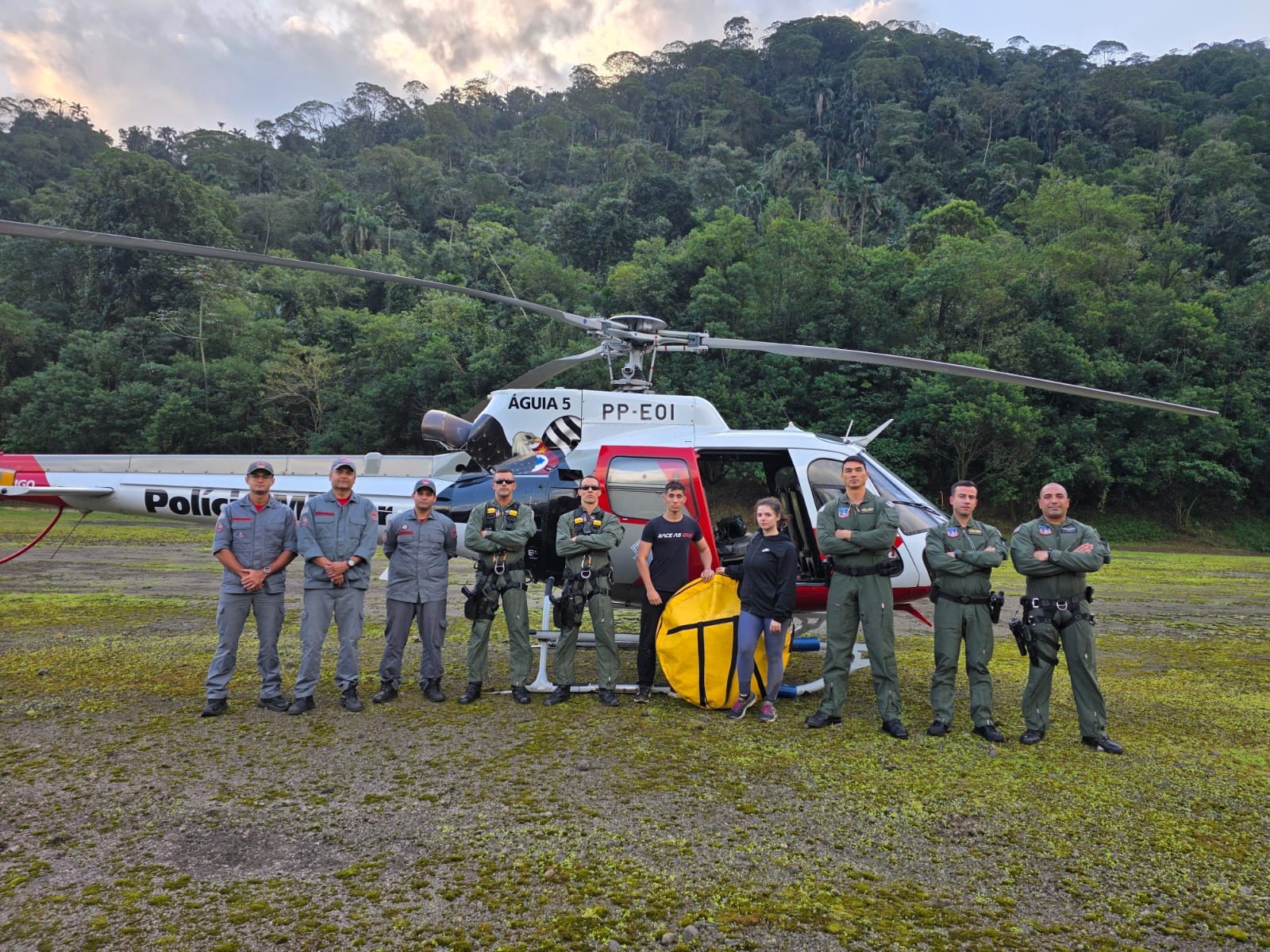 Casal se perde em trilha da Cachoeira da Fumaça, em Paranapiacaba, SP