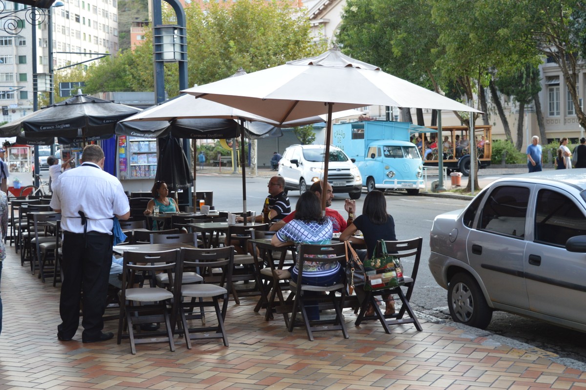 Prefeitura flexibiliza horário do comércio e estende abertura de bares em  Poços de Caldas, MG, Sul de Minas
