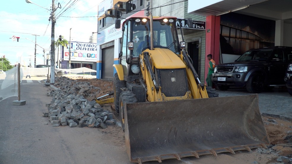 Obra de requalificação de calçadas tem causado transtornos na Zona Sul de Natal — Foto: Reprodução