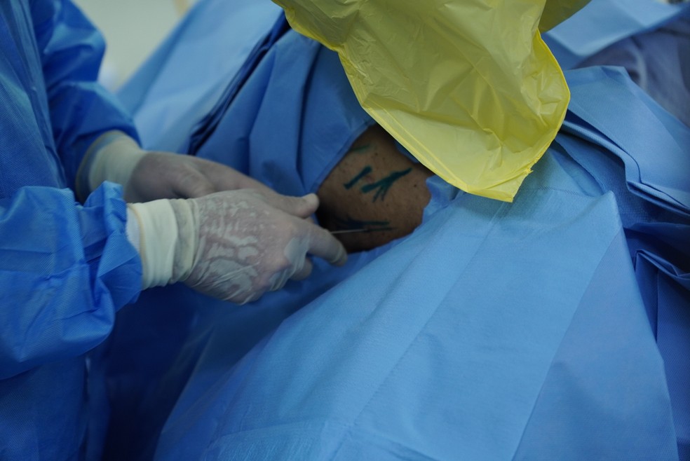 Ortopedista é condenado a 10 anos de prisão por cobrar dinheiro de pacientes por cirurgias feitas pelo SUS no Paraná — Foto: Reprodução