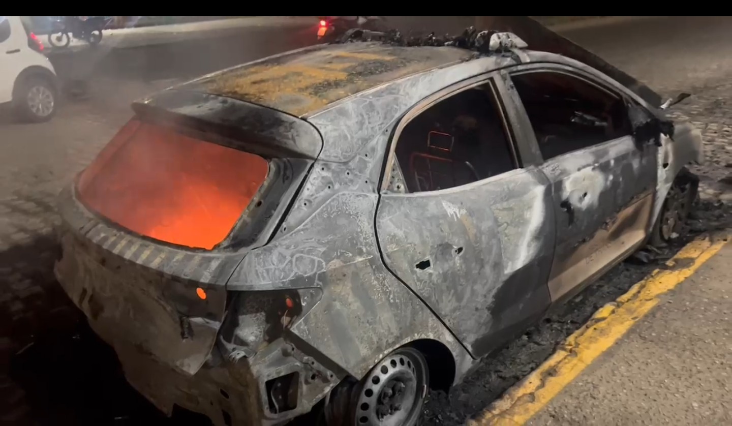 VÍDEO: Viatura da Secretaria de Mobilidade Urbana é incendiada em Santa Cruz do Capibaribe