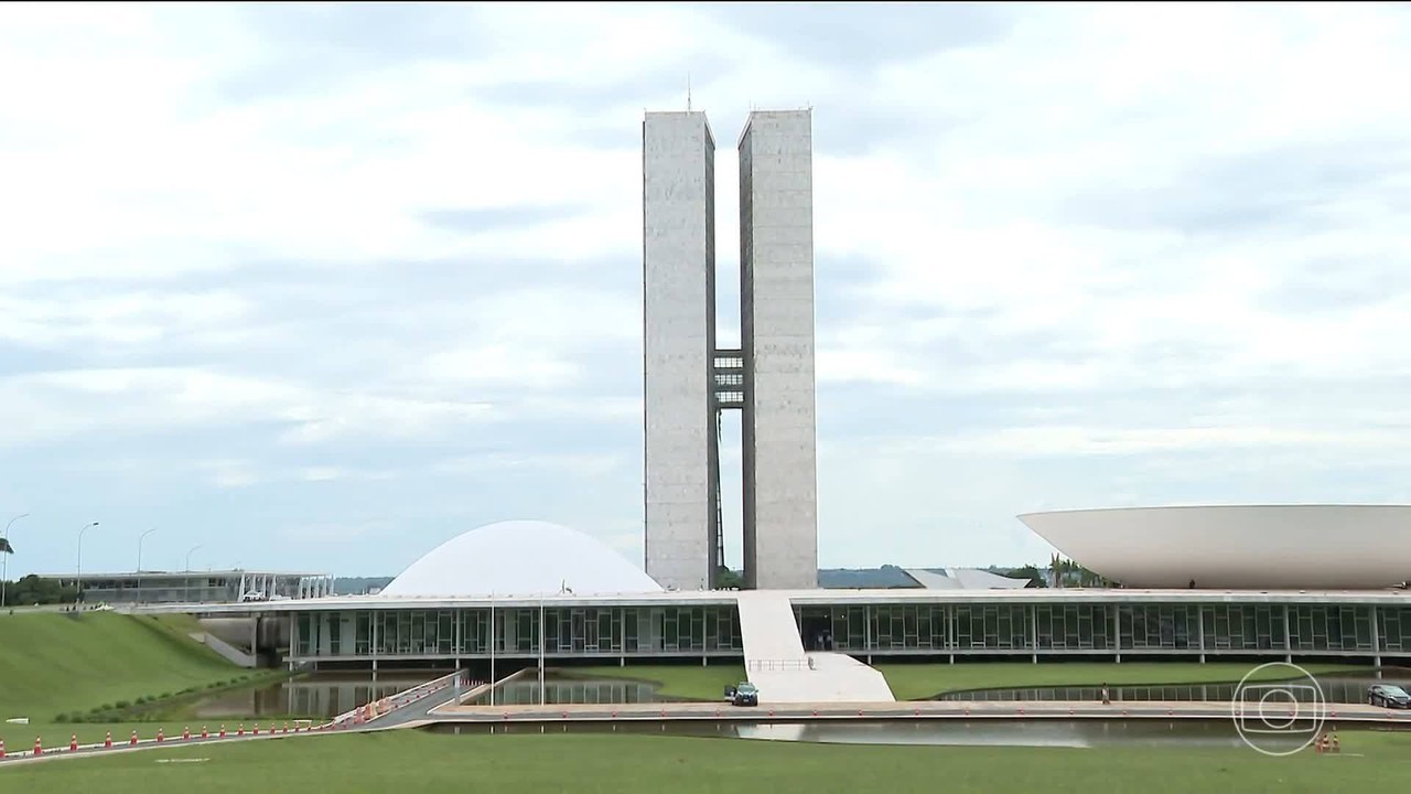 Em resposta a Dino, Câmara diz que líderes agiram dentro da lei ao indicar emendas de comissão