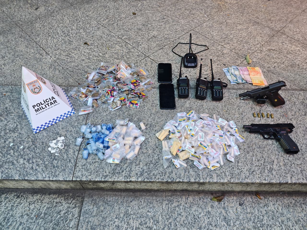 Adolescentes são apreendidos com drogas e armas em Resende 