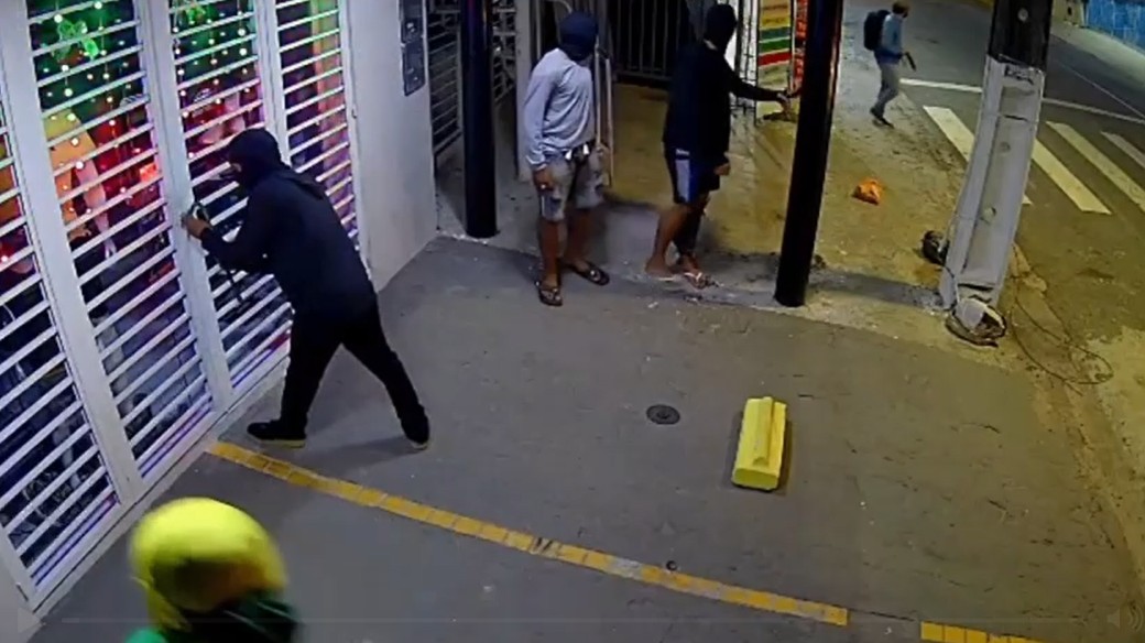 Tentativa de assalto a loja de roupas termina em perseguição e troca de tiros em João Pessoa