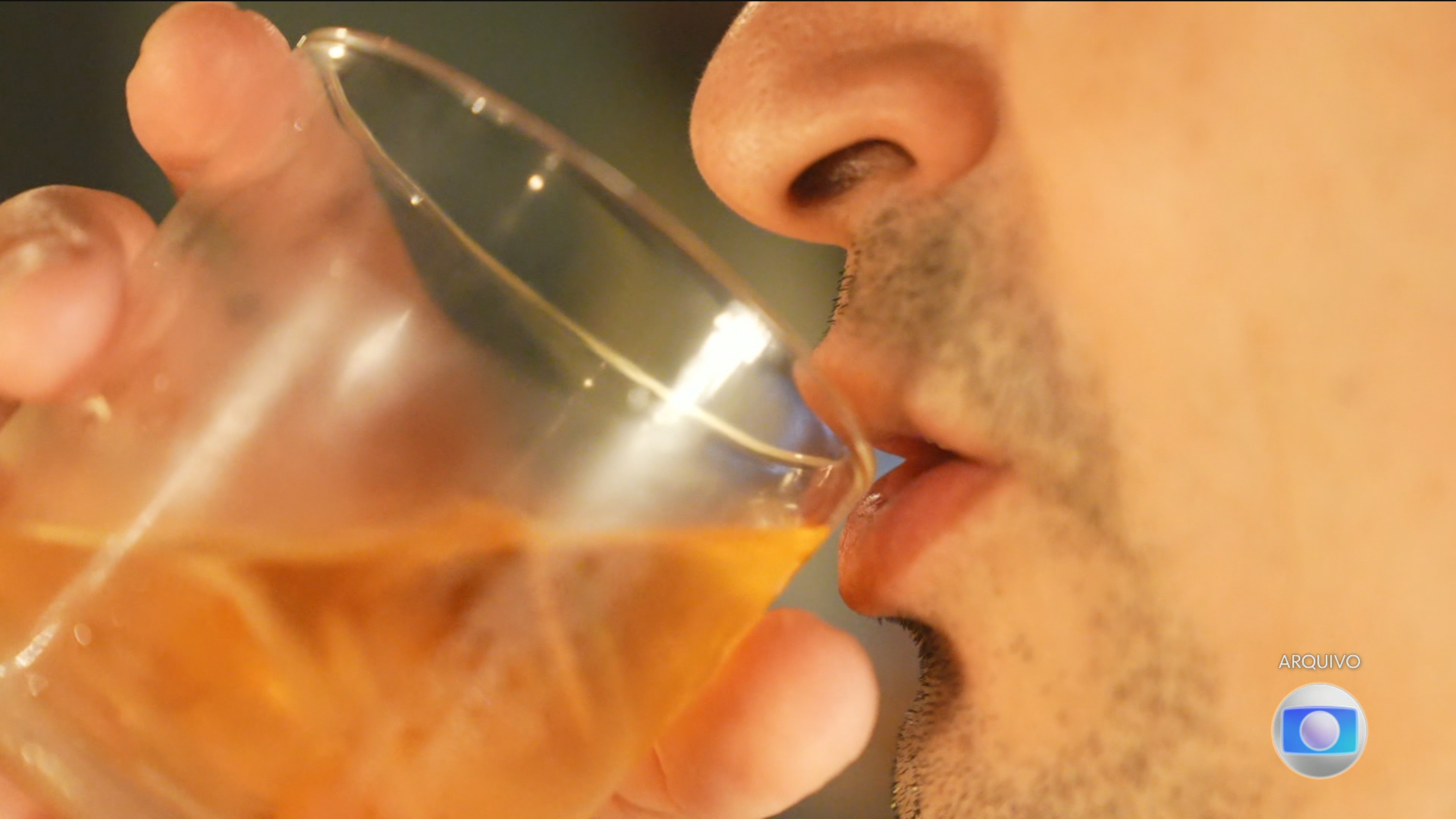 Com mais casos de intoxicação por metanol, deputados querem tornar adulteração de bebidas um crime hediondo