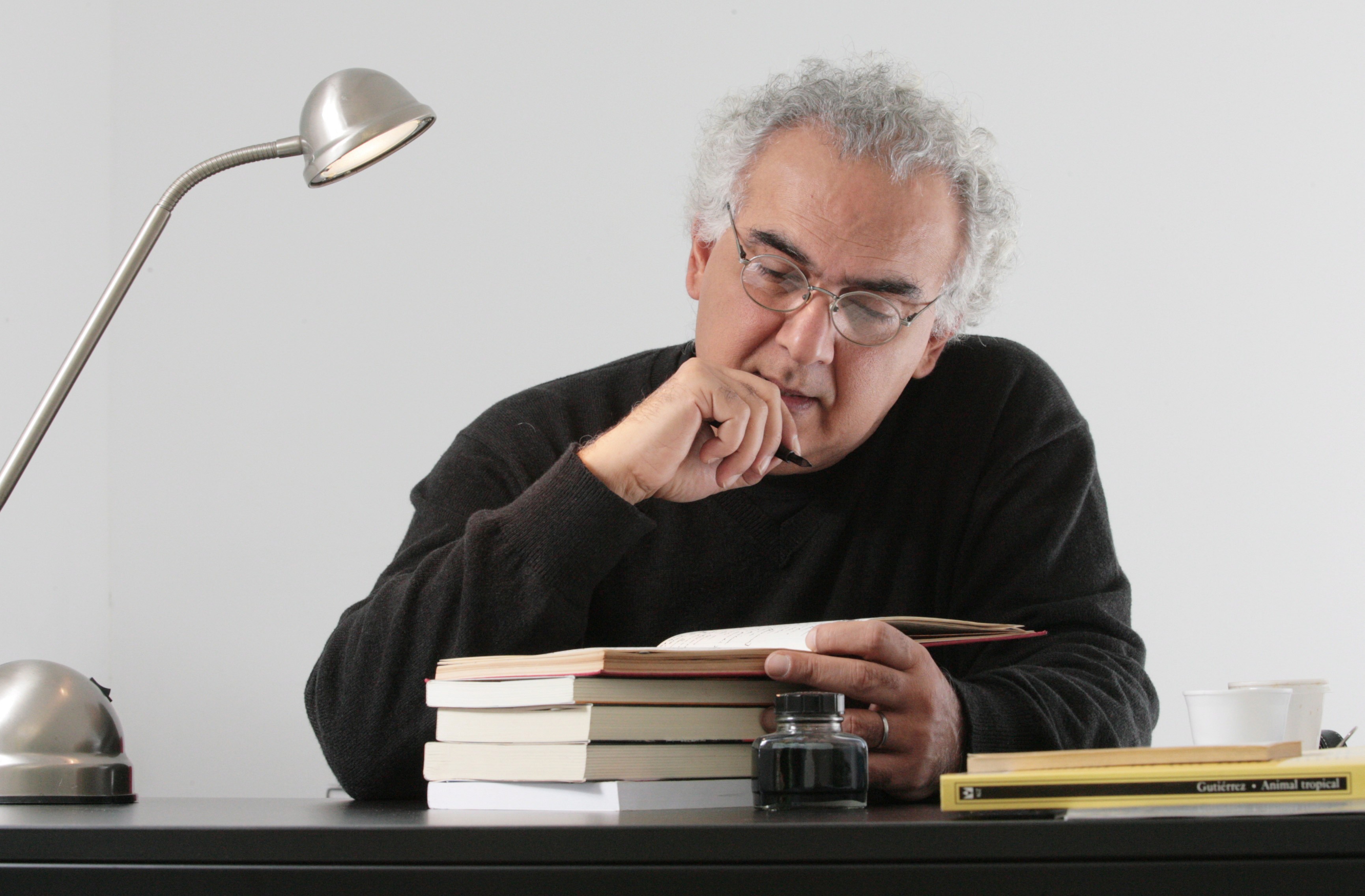 'Quero trazer a literatura para o cotidiano das pessoas', diz Milton Hatoum após ser eleito para a ABL
