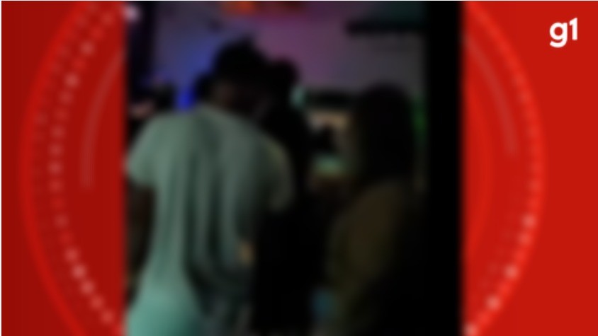 Mulher é baleada na cabeça durante ataque a tiros em bar de Três Marias; vídeo