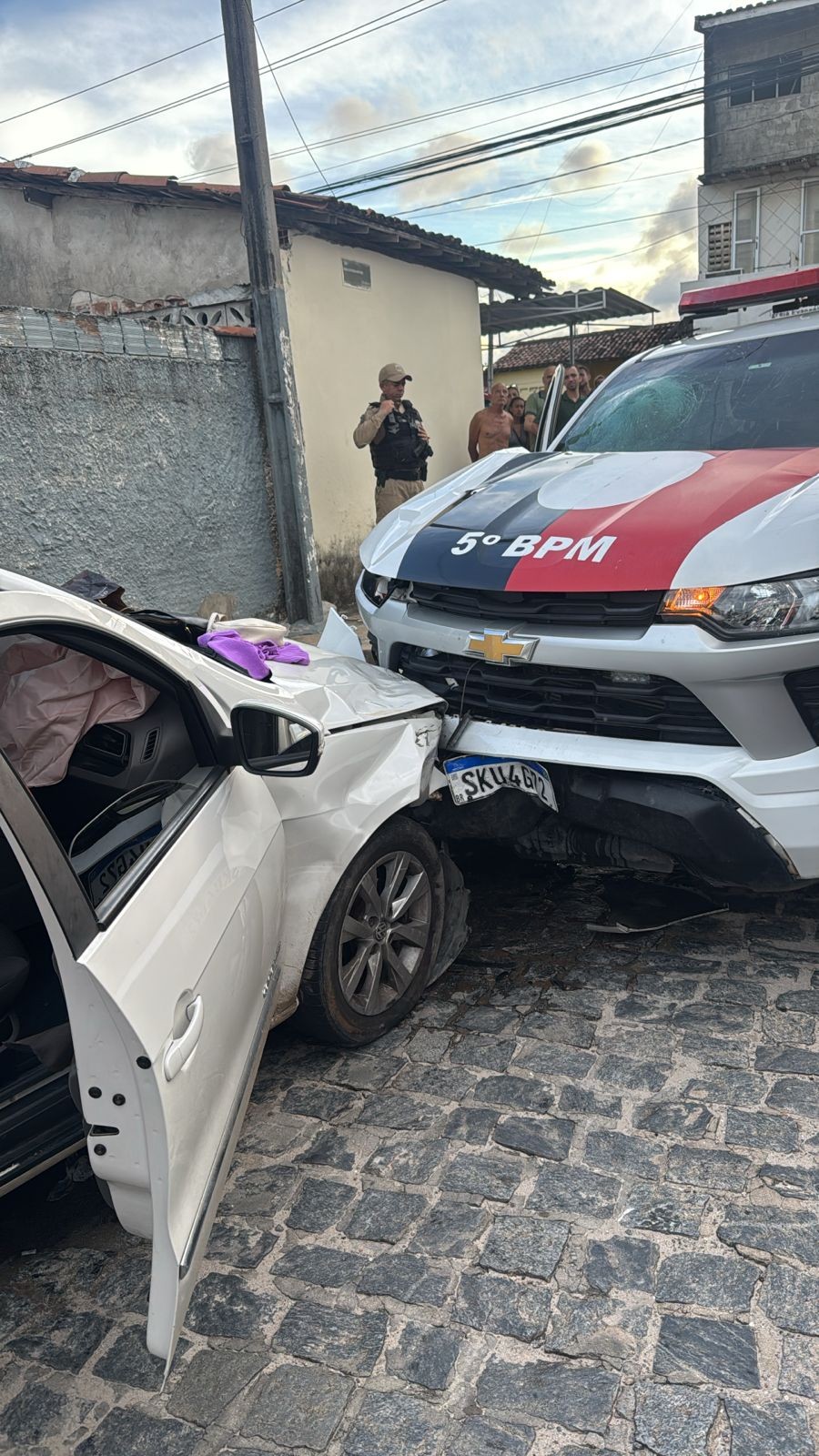 Cinco pessoas são presas após perseguição e colisão com viatura, em João Pessoa