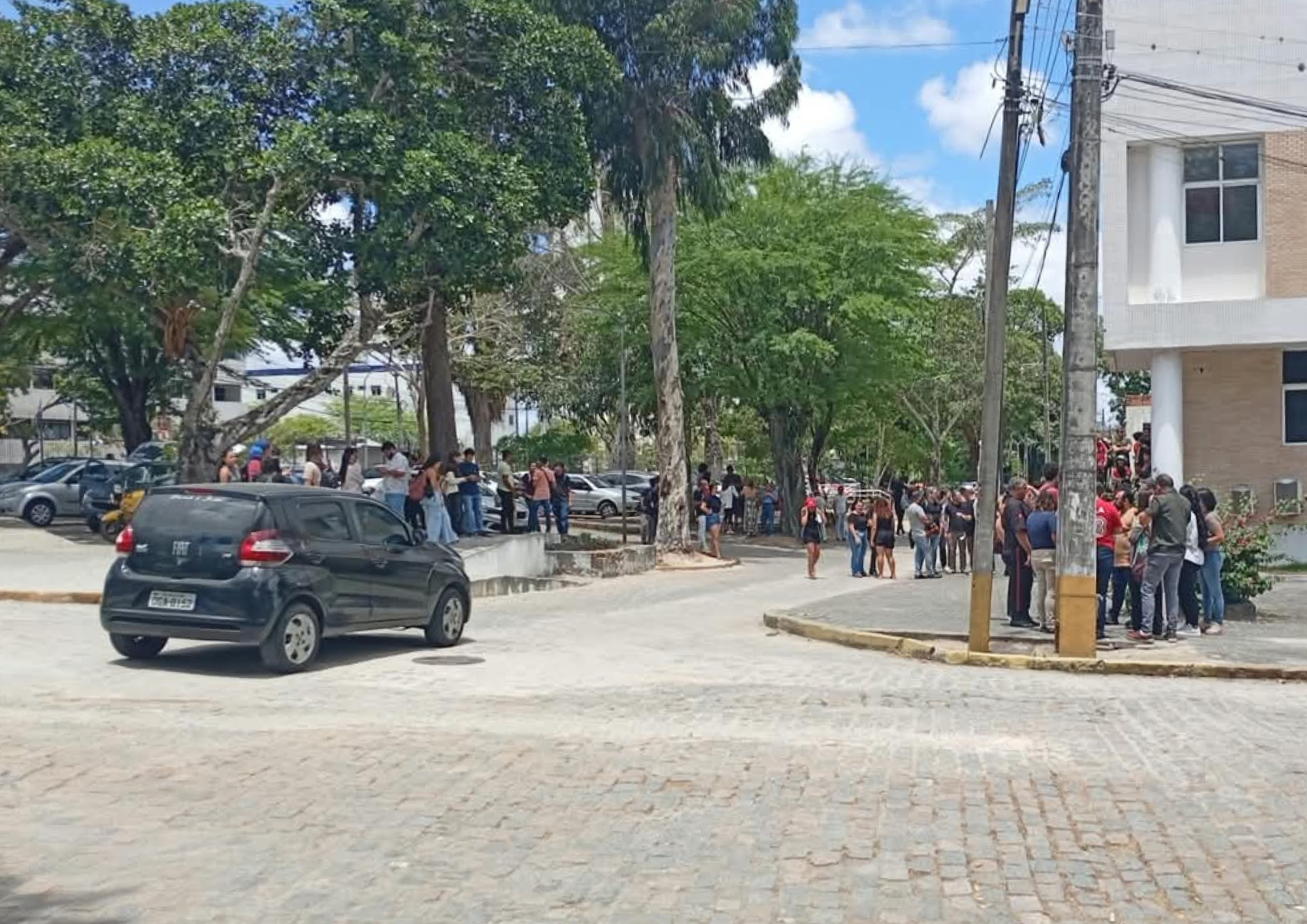 Confusão política na UFCG termina com pessoas detidas pela PM; VÍDEO