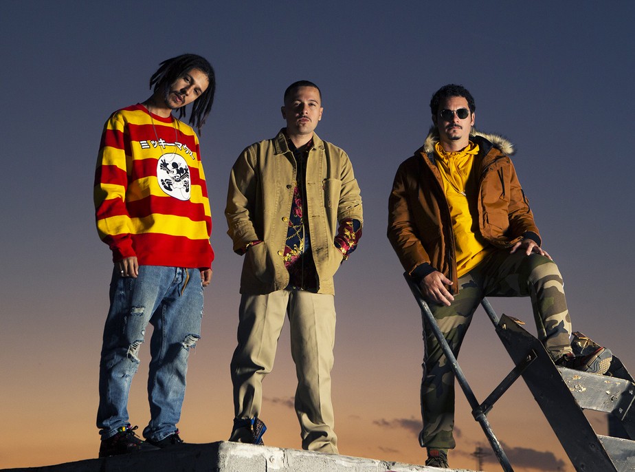 Grupo de rap 3030 faz álbum inspirado pela Tropicália e gravado