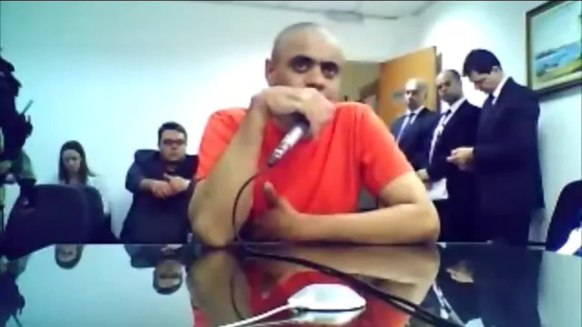 É #FAKE que Lindbergh, Manuela d'Ávila, Gleisi e Jean Wyllys são mandantes da facada em Bolsonaro; PF aponta que Adélio agiu sozinho