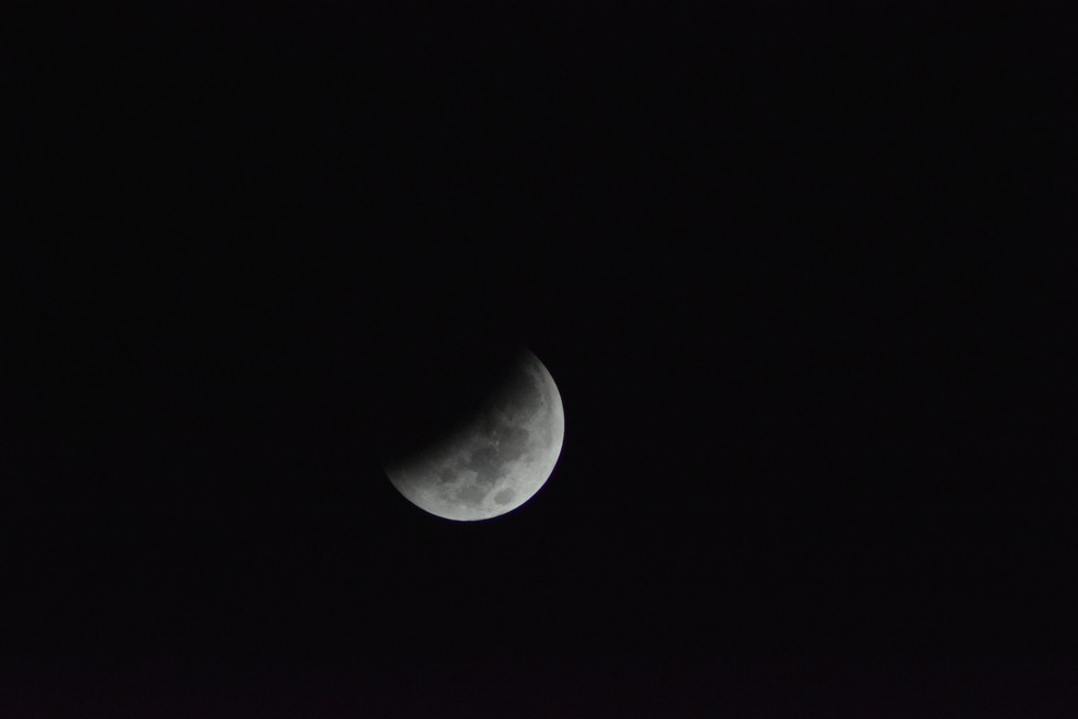 Imagem do eclipse lunar em Campina Grande — Foto: André e Julia Andrade/Arquivo pessoal