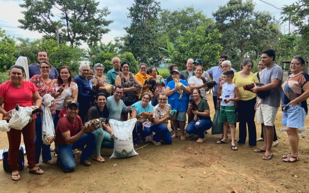 'Ch� de galinha' � realizado no distrito de Nova F�tima, em Hidrol�ndia � Foto: Reprodu��o/TV Anhanguera