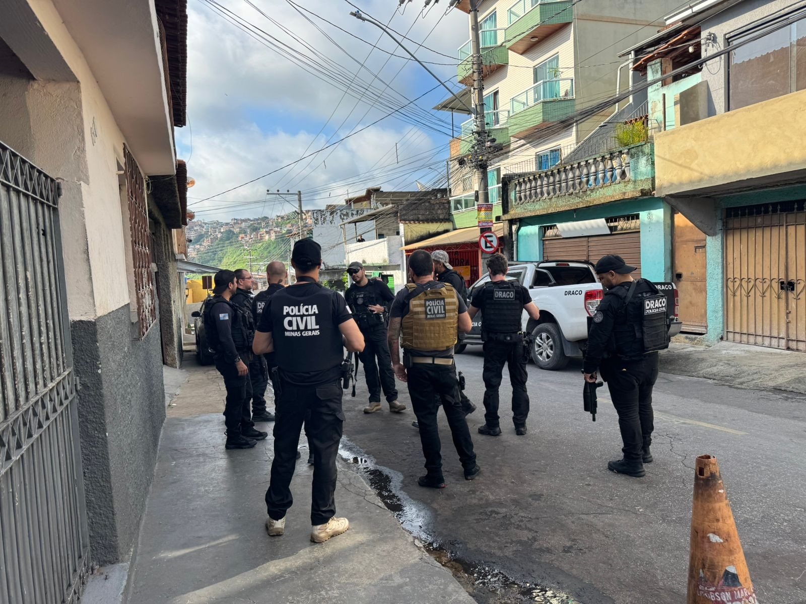 Polícia Civil mira esquema de lavagem de dinheiro do Comando Vermelho e cumpre mandados em Juiz de Fora