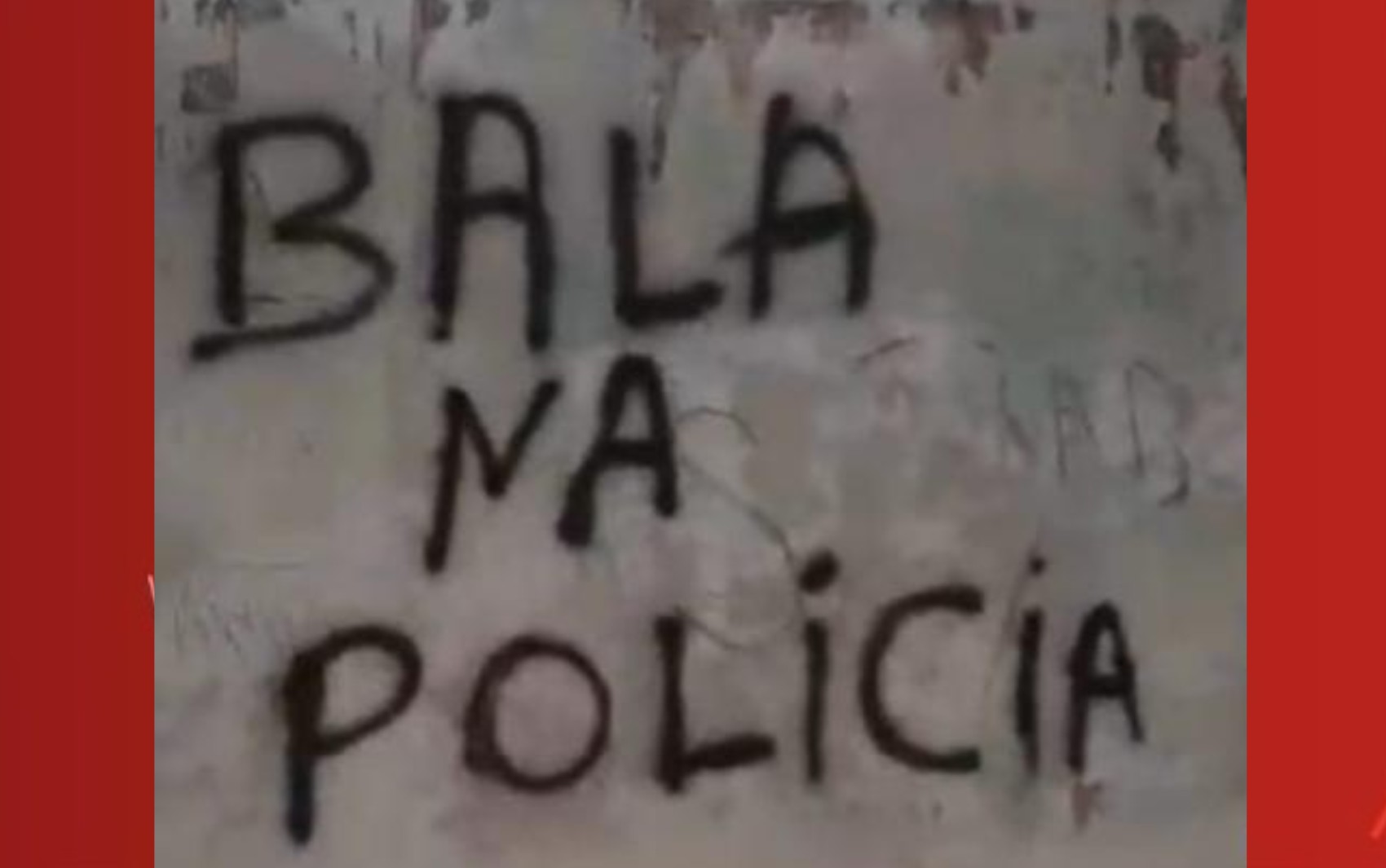 Dois jovens são detidos após picharem muros com mensagens e siglas de facção criminosa no interior da Bahia