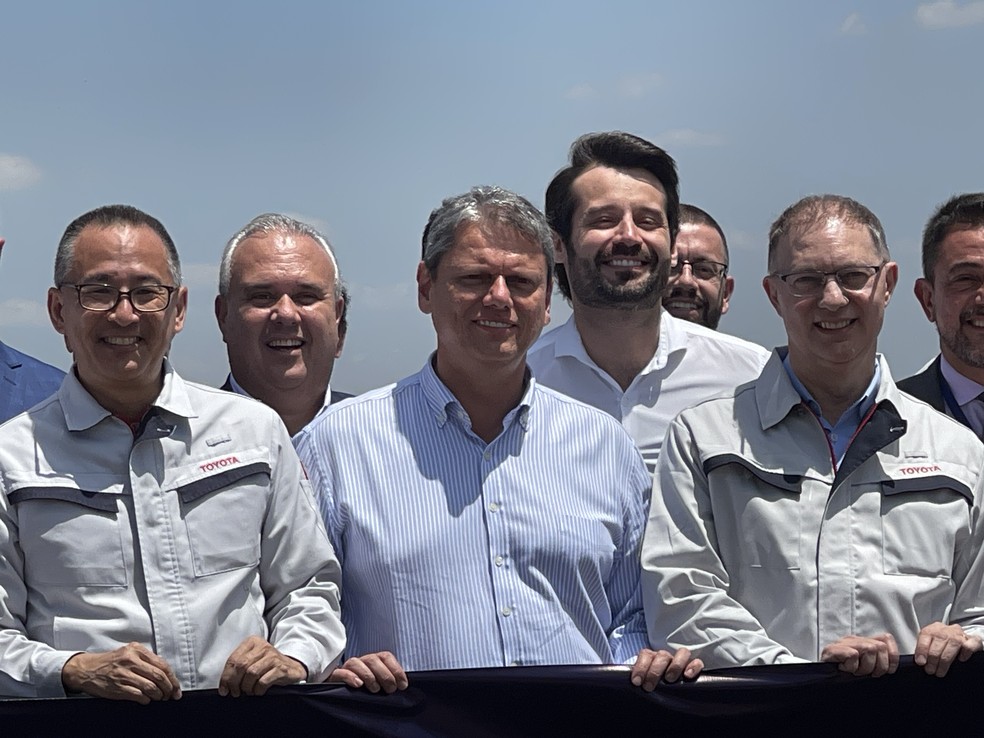 O governador Tarcísio de Freitas (Republicanos) participa de evento da Toyota em Sorocaba (SP) — Foto: Marcel Scinocca/g1