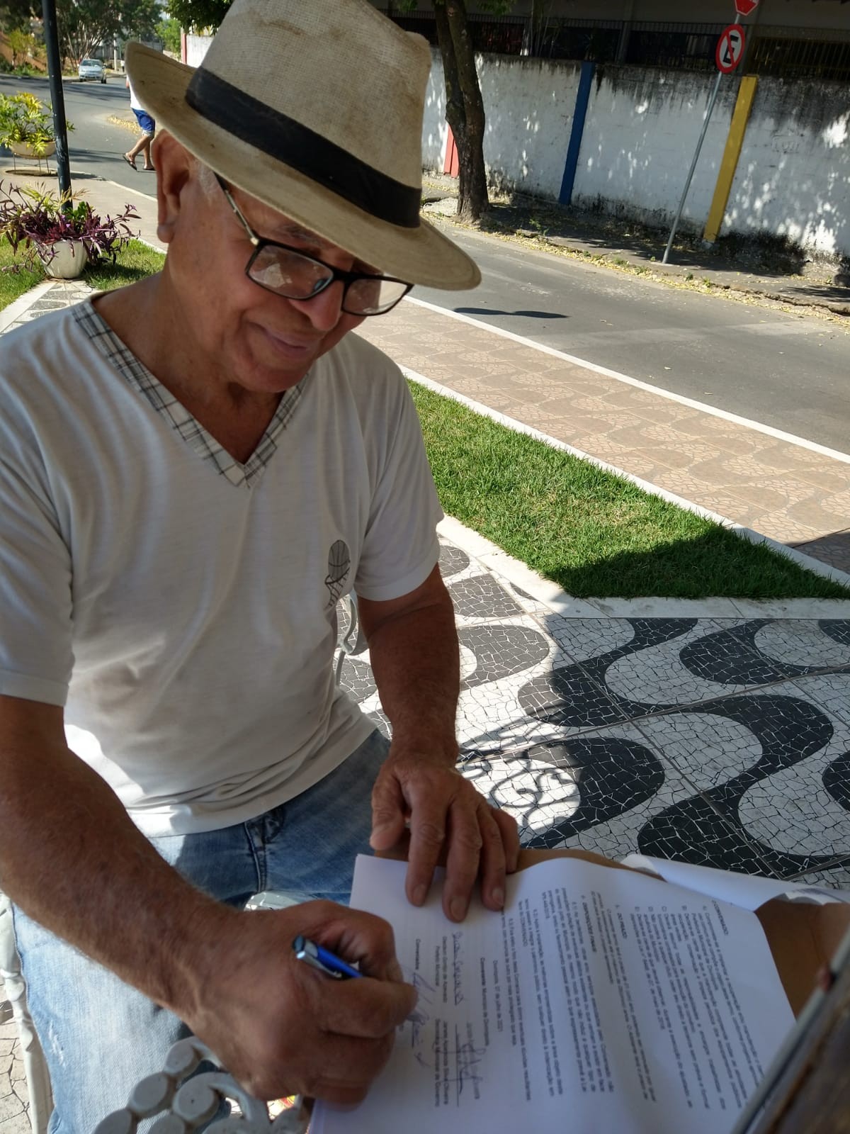 Praça de Divinópolis ganha o nome de Júlio Maria Pinto, morador que se dedicava à preservação do espaço e da comunidade 