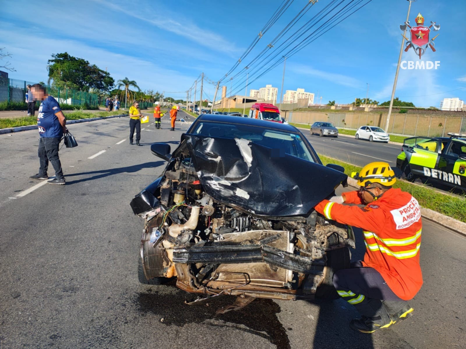 Motociclista morre após acidente com dois carros em Taguatinga, no DF