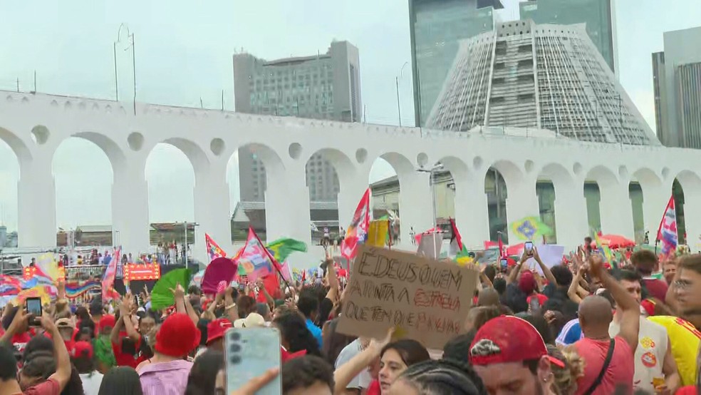 Eleitores de Lula fazem ato na Lapa — Foto: Reprodução/TV Globo