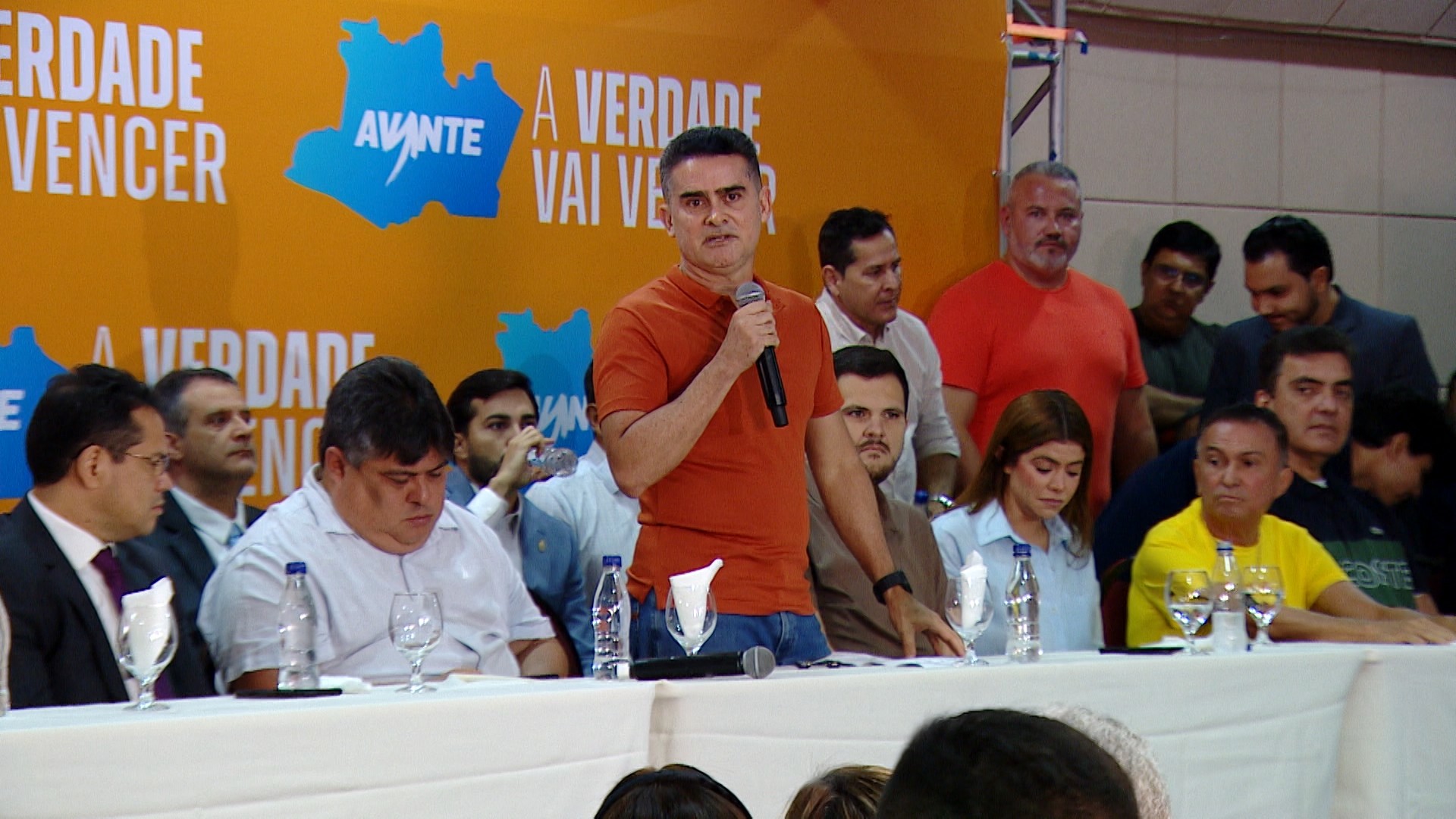 Prefeito de Manaus defende ex-chefe de gabinete e contesta investigação sobre 'núcleo político' do CV no AM 