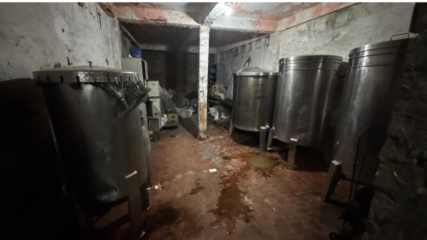 Fábrica de vinhos clandestina é fechada em Garanhuns