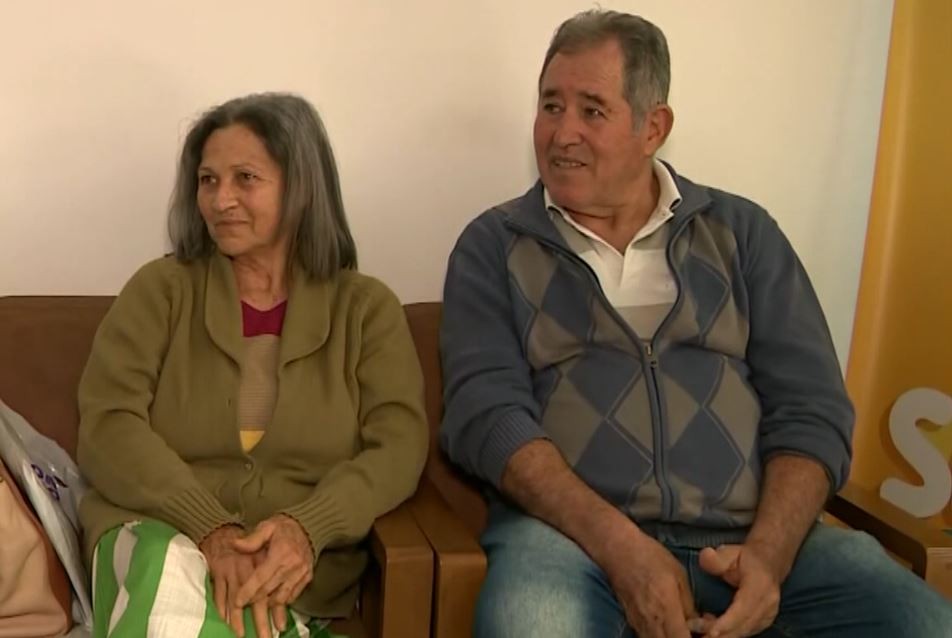 Prevenido, casal passa a noite no carro para garantir exame que identifica hepatites B e C em Campinas: 'Medo de perder'