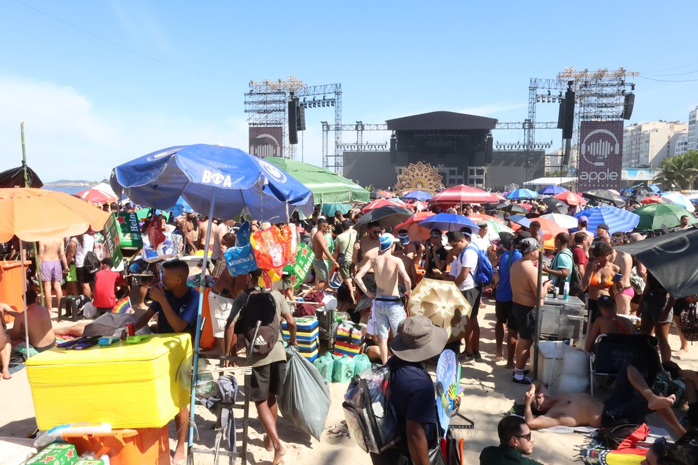 Movimentação de cariocas e turistas para o Show da Lady Gaga na praia de Copacabana, no Rio de Janeiro, RJ. — Foto: LUIZ GOMES/FOTOARENA/FOTOARENA/ESTADÃO CONTEÚDO