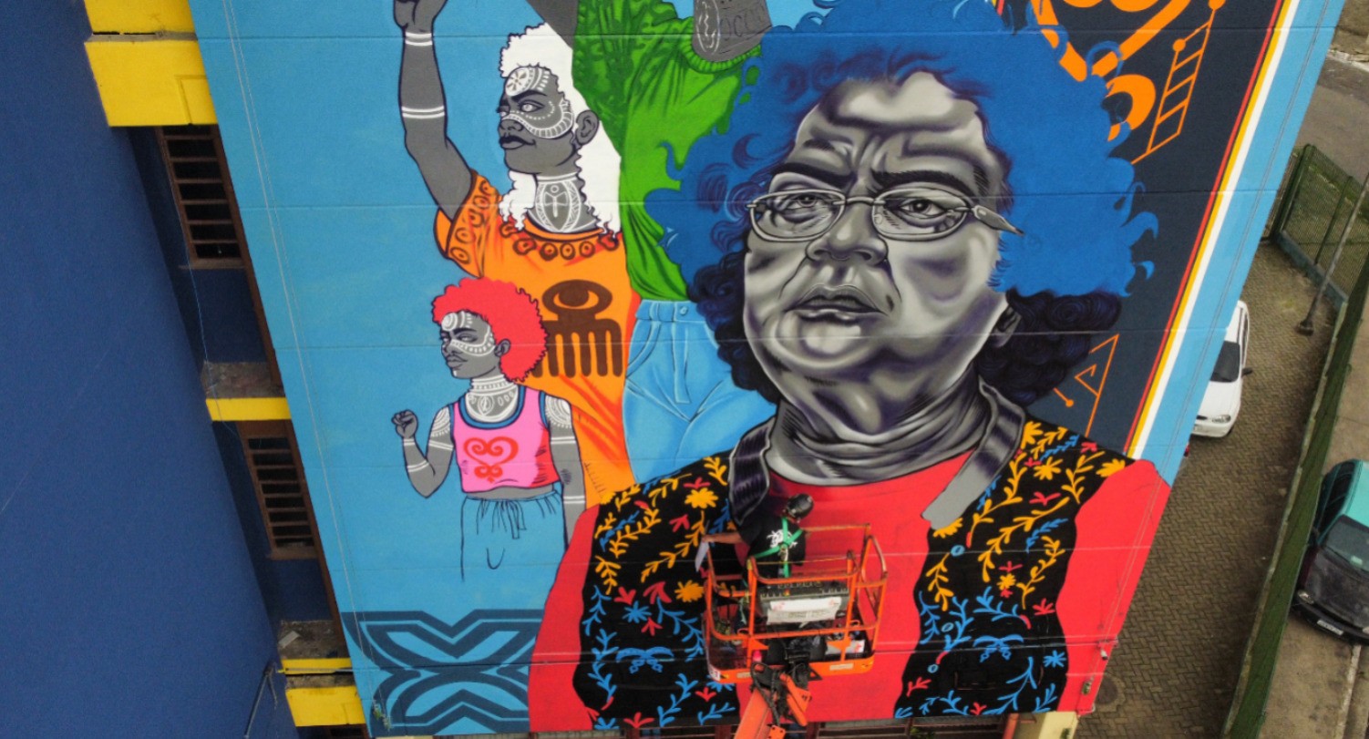 Artista leva grafite a SP homenageando Nilma Bentes, paraense idealizadora da 1ª Marcha das Mulheres Negras há dez anos