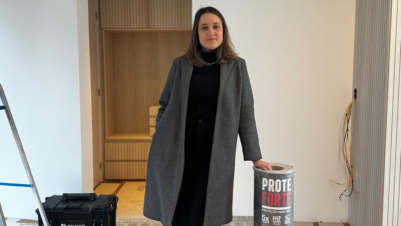 Custo Oculto na Obra: Como a proteção de piso deixa de ser despesa