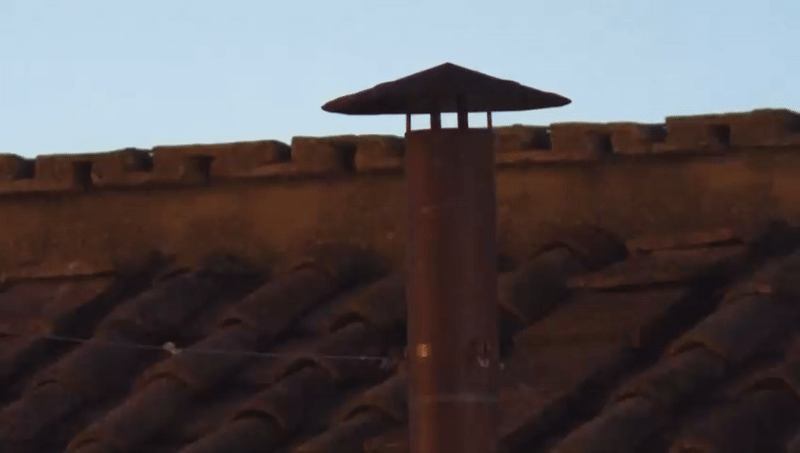 Conclave: Fiéis reagem à fumaça preta no maior templo católico do Brasil