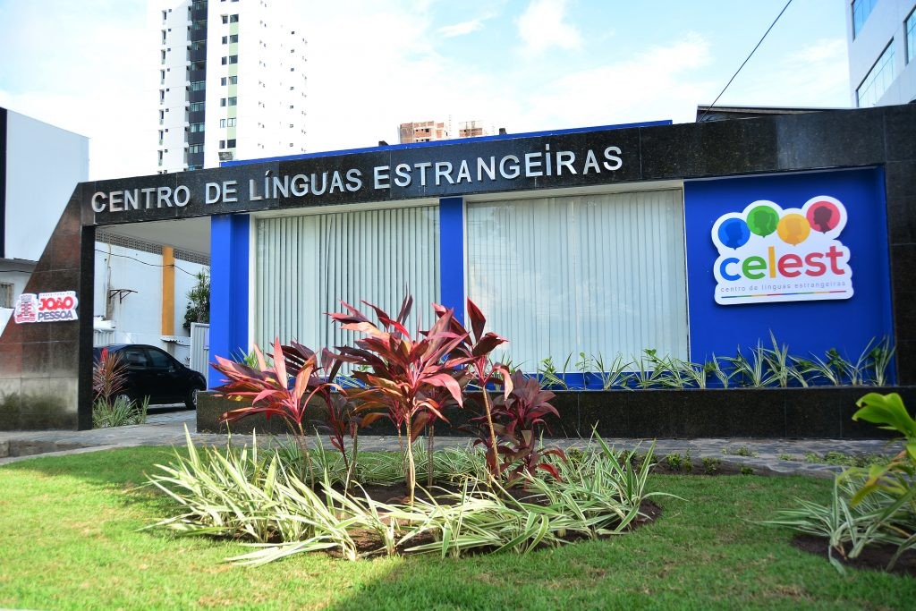 Escola abre 500 vagas para cursos gratuitos de idiomas em João Pessoa