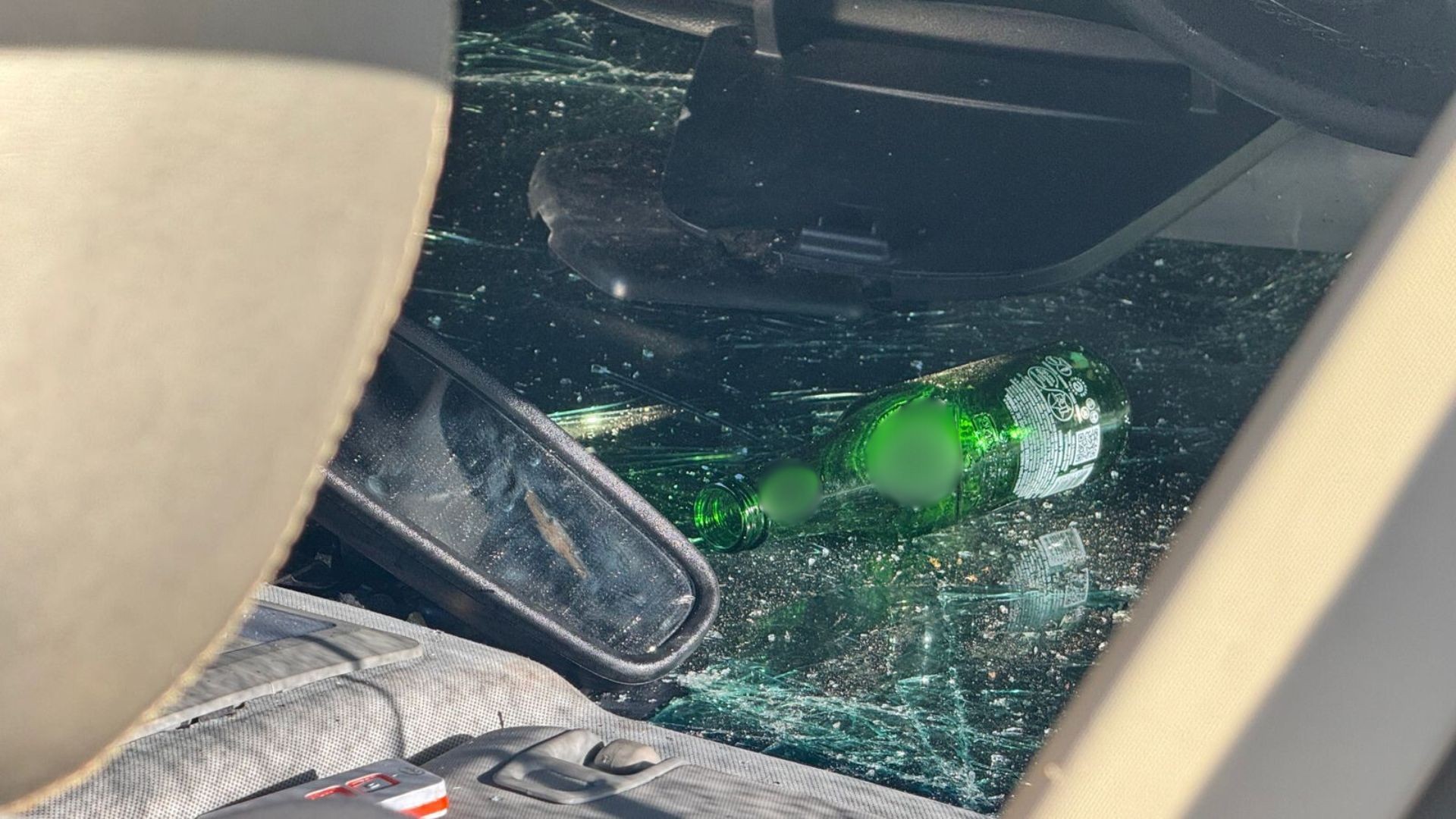 Carro capota após zigue-zague e motorista foge na BR-050 em Uberlândia