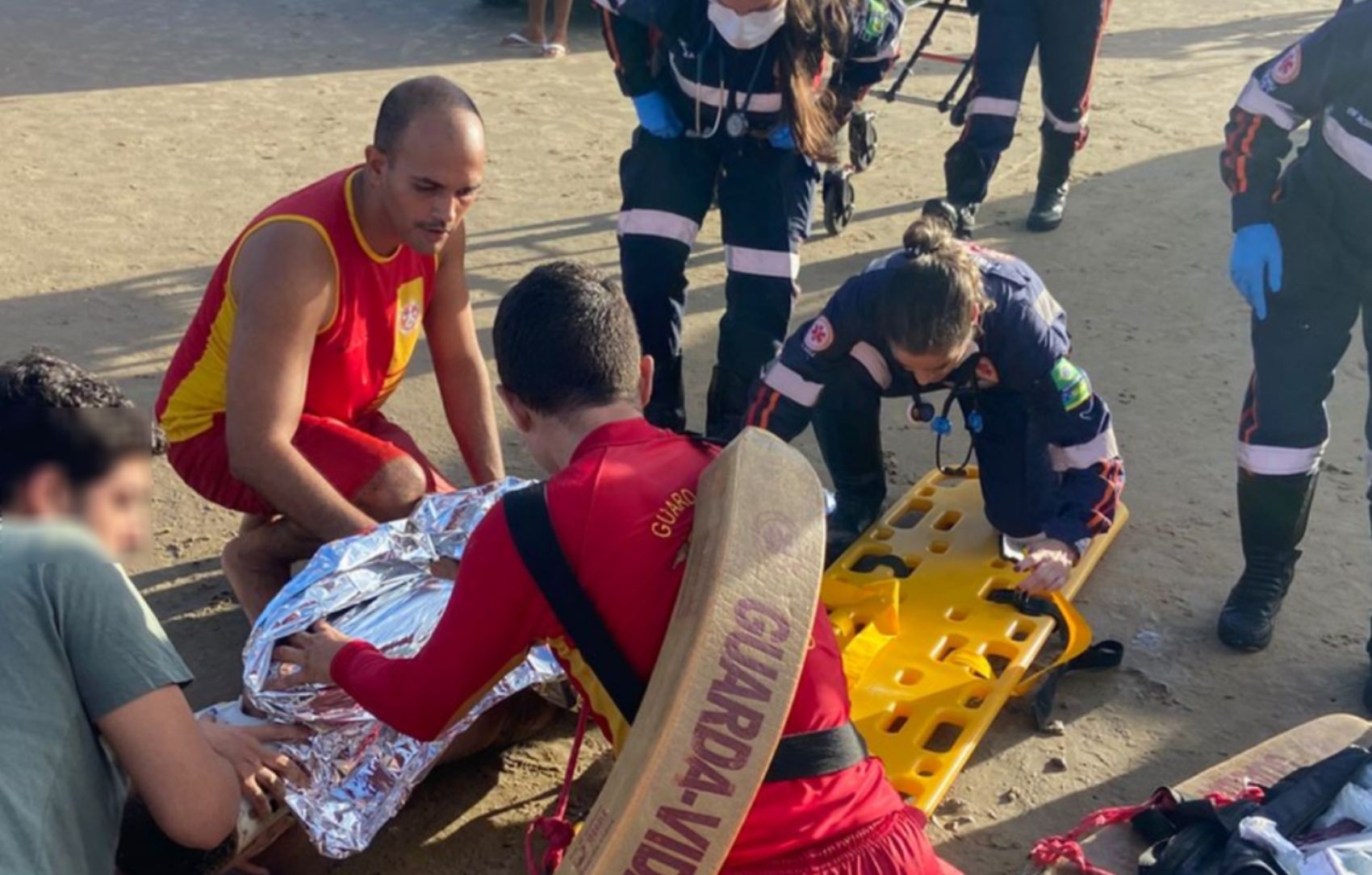 Suspeito de importunação sexual é agredido por banhista em praia de Aracaju