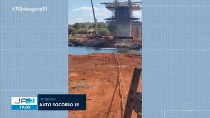 Caminhão que caiu em desabamento de ponte está sendo retirado do rio Tocantins