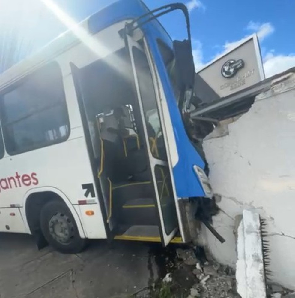 Ônibus desgovernado em João Pessoa