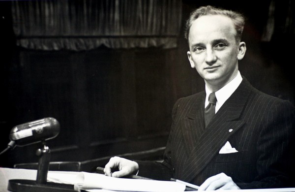 共謀者 Benjamin Ferencz, último promotor do tribunal de Nuremberg, morre