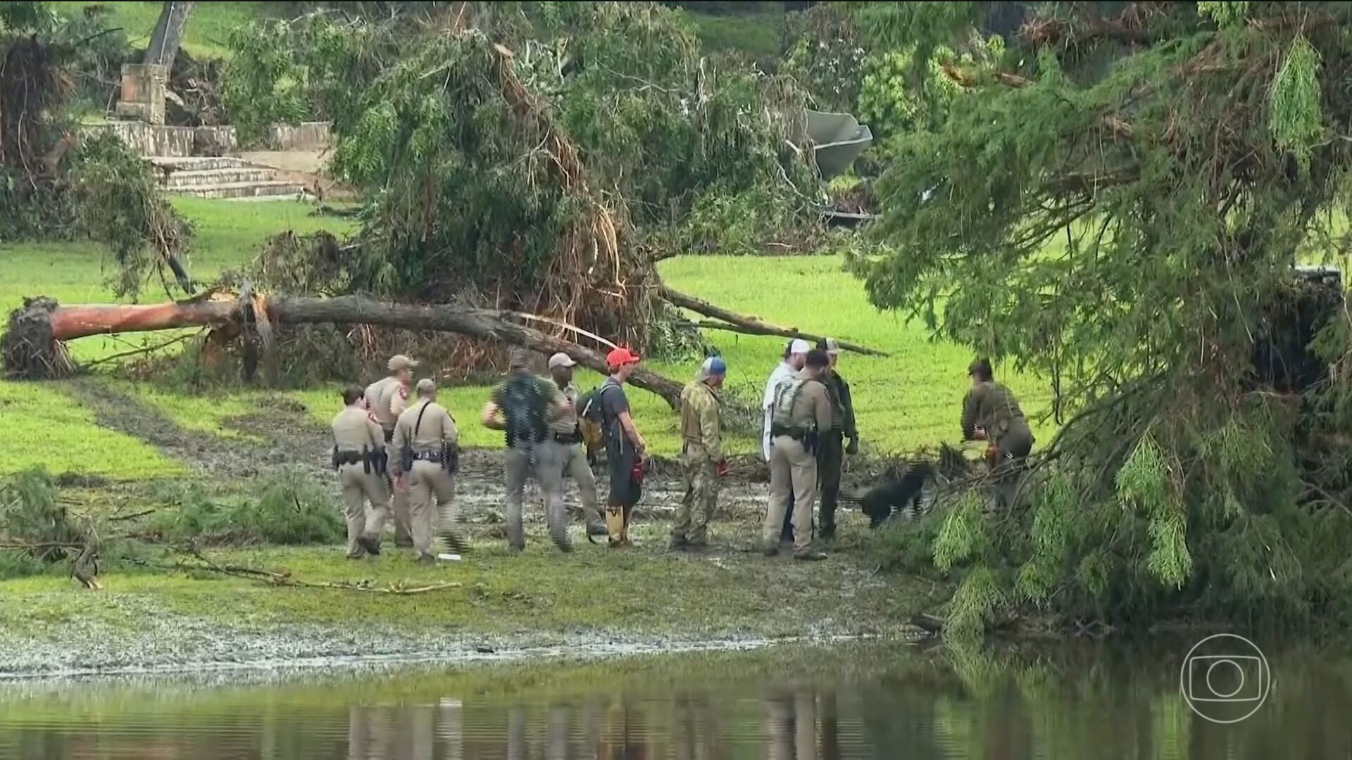 Chuva forte atrapalha o trabalho de resgate no Texas, nos EUA