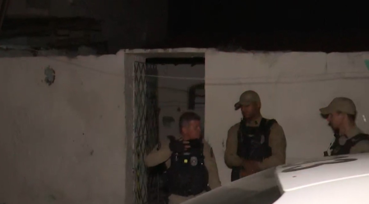 Homem morre carbonizado durante incêndio de casa em Campina Grande